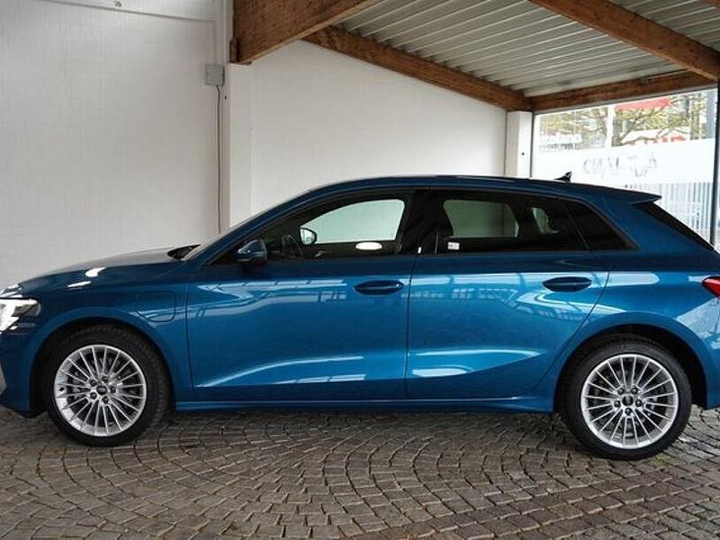 Gebraucht Audi A3 Comfort 2022 Blau Limousine