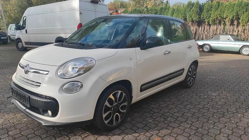 Weiß Gebraucht 2012 Fiat 500L Pop Star Van / Kleinbus | 7.399 € (Fairer Preis) - Bild 1/4