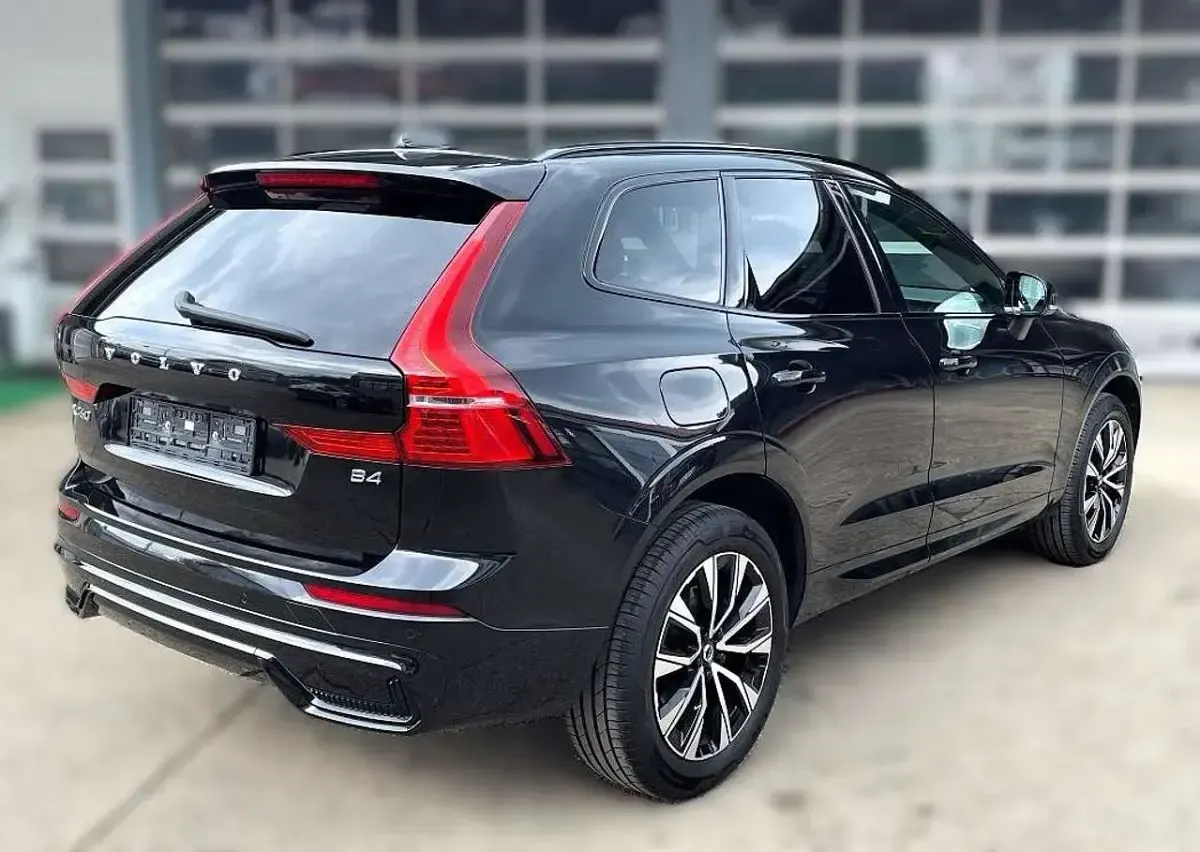 Gebraucht Volvo XC60 Plus 197 PS (144 kW) 2022 Schwarz SUV