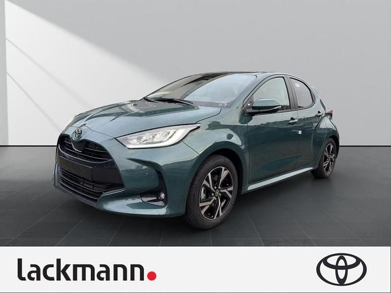 Neu Toyota Yaris Hybrid 117 PS (86 kW) 2025 Gruen Kleinwagen