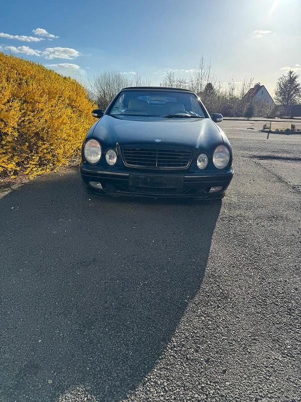 Gebraucht Mercedes CLK200 163 PS (119 kW) 2002 Schwarz Cabrio