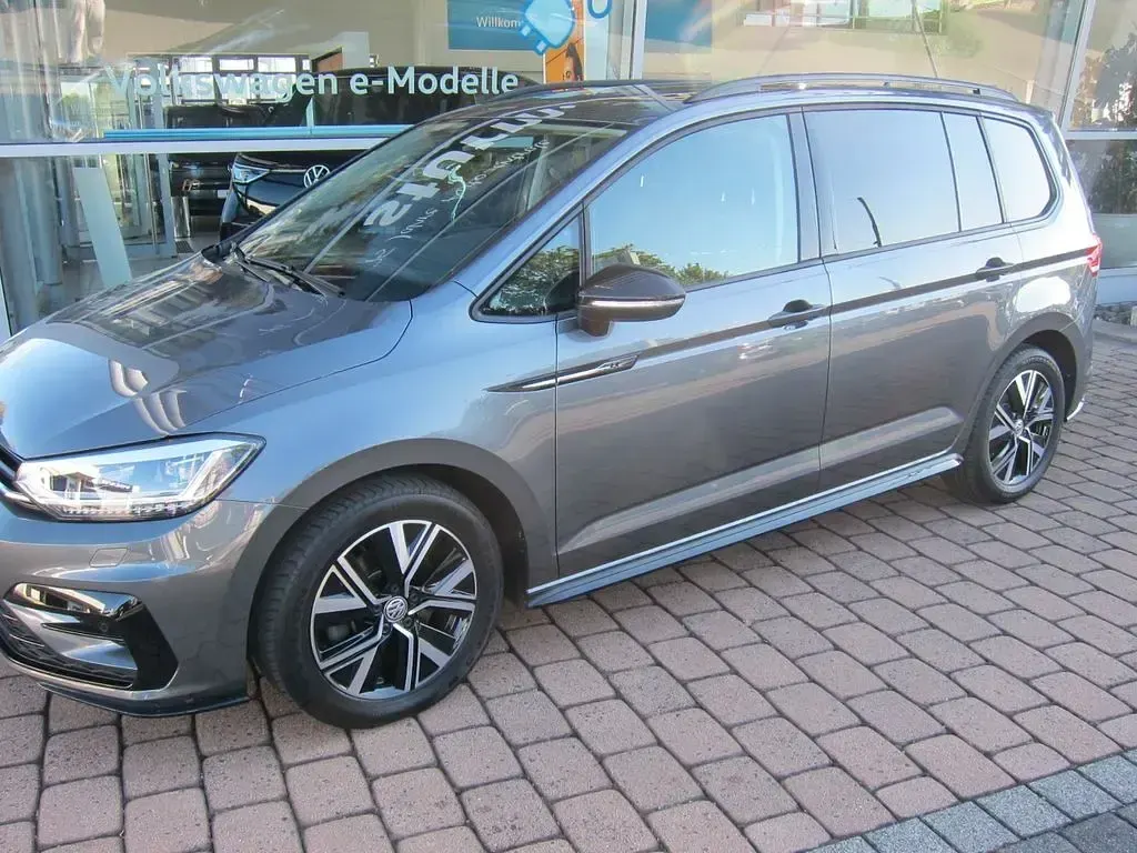 Gebraucht VW Touran Highline 150 PS (110 kW) 2020 Grau Van / Kleinbus