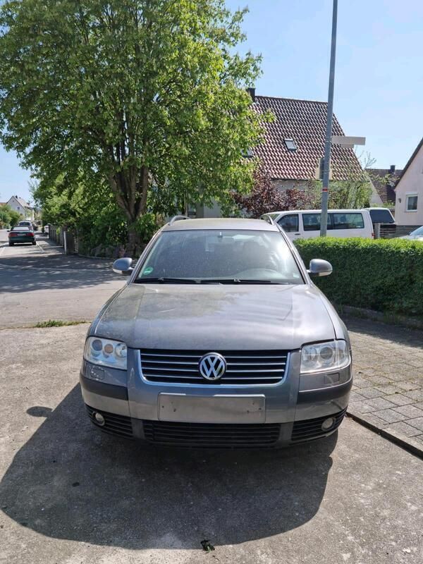 Grau Gebraucht 2005 VW Passat Kombi | 2.100 € (Superpreis) - Bild 1/4