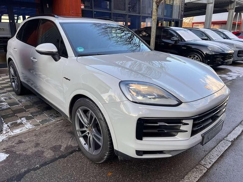 Gebraucht Porsche Cayenne 470 PS (345 kW) 2024 Kreide SUV