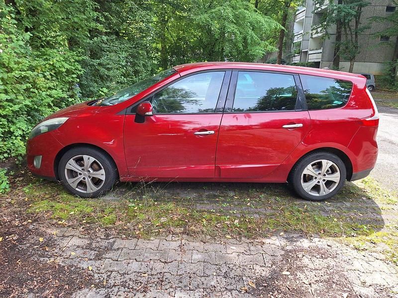 Rot Gebraucht 2009 Renault Mégane III Limousine | 2.500 € - Bild 1/4