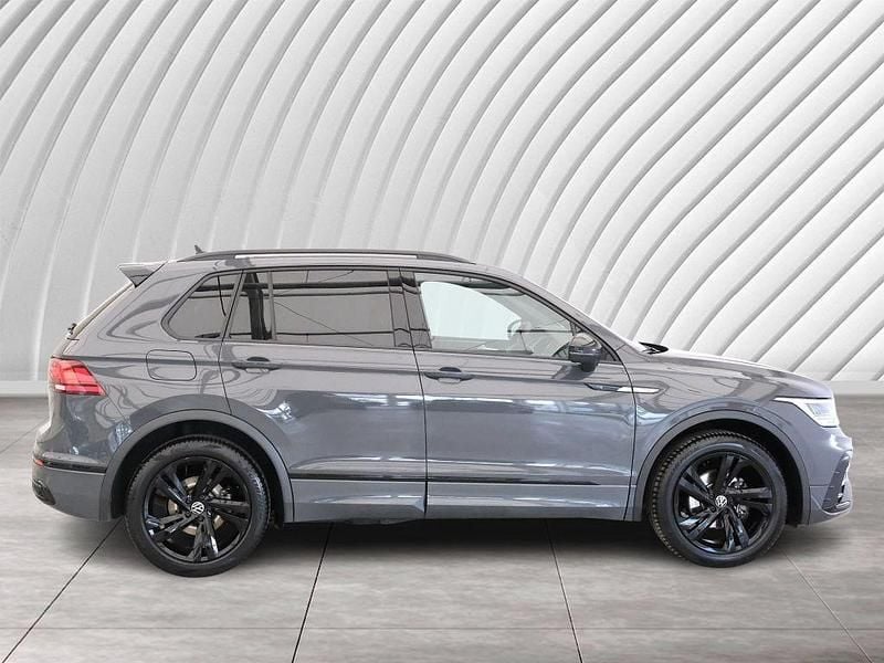 Gebraucht VW Tiguan R-line 150 PS (110 kW) 2023 Delfingrau metallic SUV