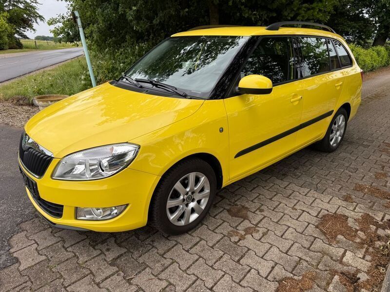 Gelb Gebraucht 2011 Skoda Fabia Family Kombi | 4.199 € (Fairer Preis) - Bild 1/4