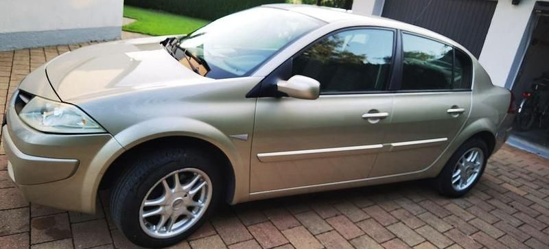 Gold Gebraucht 2008 Renault Mégane III Avantage Limousine | 2.700 € (Fairer Preis) - Bild 1/4