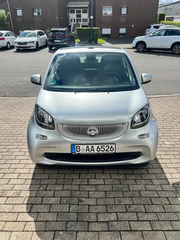 Silber Gebraucht 2017 Smart ForTwo Cabrio Passion Cabrio | 10.950 € (Fairer Preis) - Bild 1/4