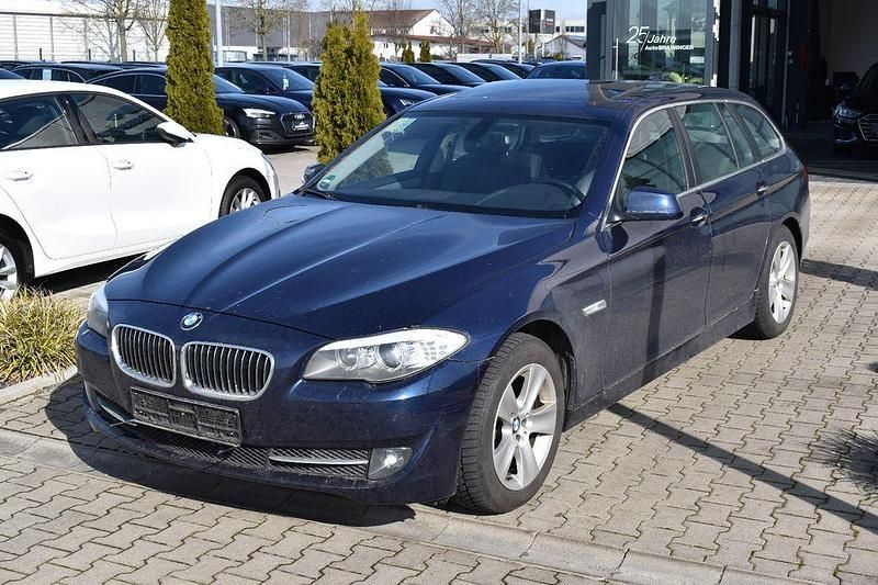 Gebraucht BMW 530 Sport Line 245 PS (180 kW) 2011 Blau Kombi