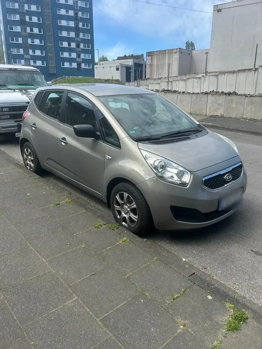 Używany Kia Venga 90 KM (66 kW) 2012 Srebrny Hatchback