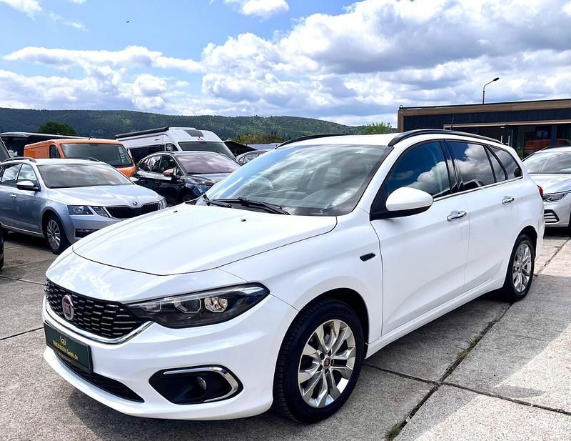 Weiß Gebraucht 2018 Fiat Tipo Lounge Kombi | 12.400 € (Fairer Preis) - Bild 1/4