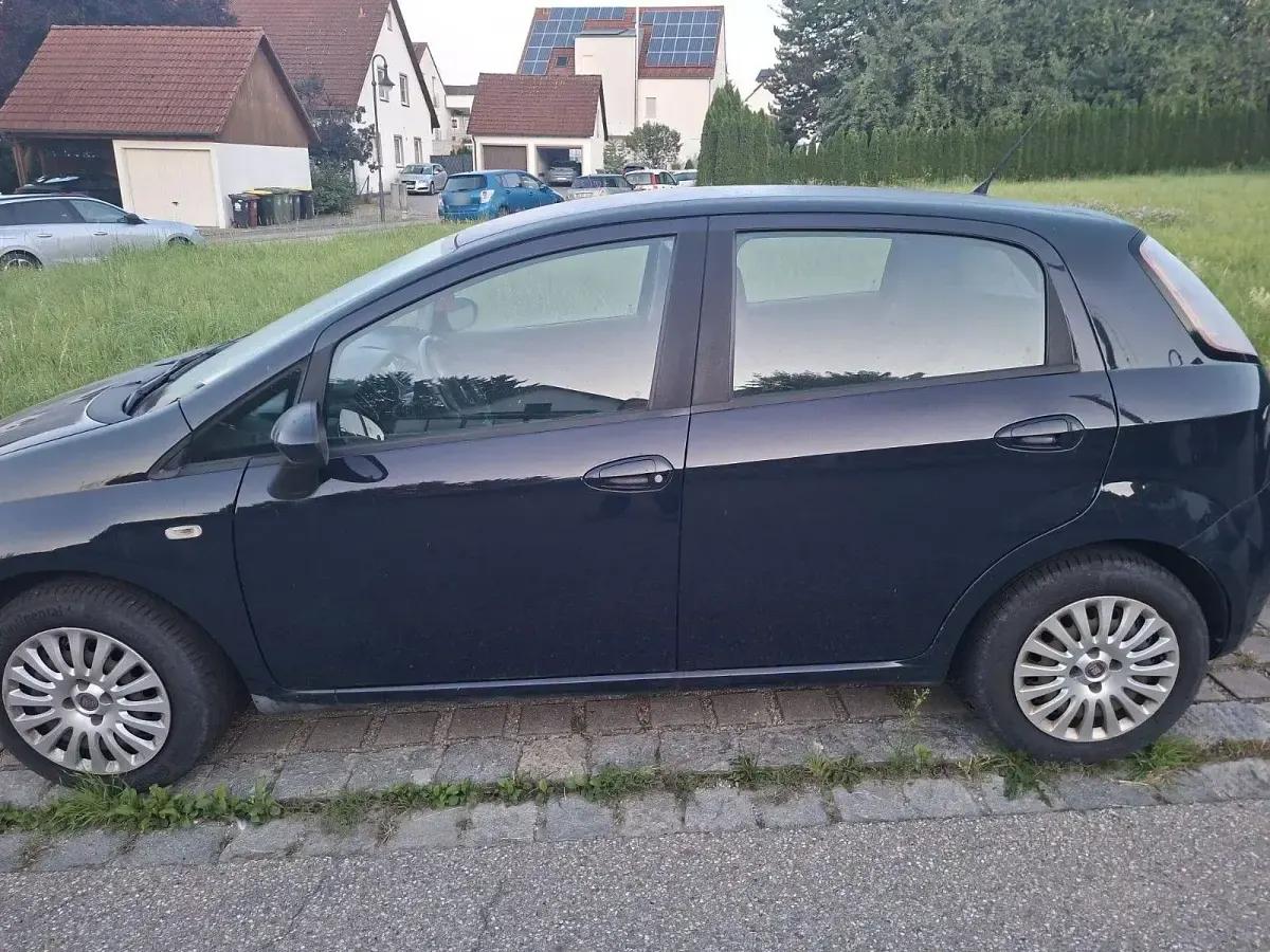 Gebraucht Fiat Punto Dynamic 77 PS (56 kW) 2011 Blau Kleinwagen