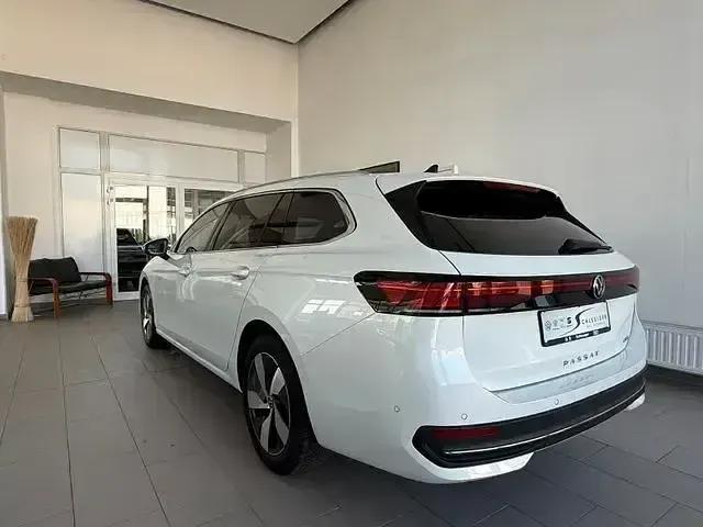 Gebraucht VW Passat Business 150 PS (110 kW) 2025 Weiß Kombi