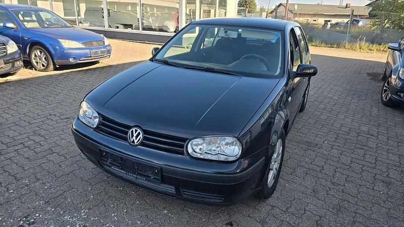 Schwarz Gebraucht 2001 VW Golf IV Limousine | 2.600 € (Etwas zu teuer) - Bild 1/4