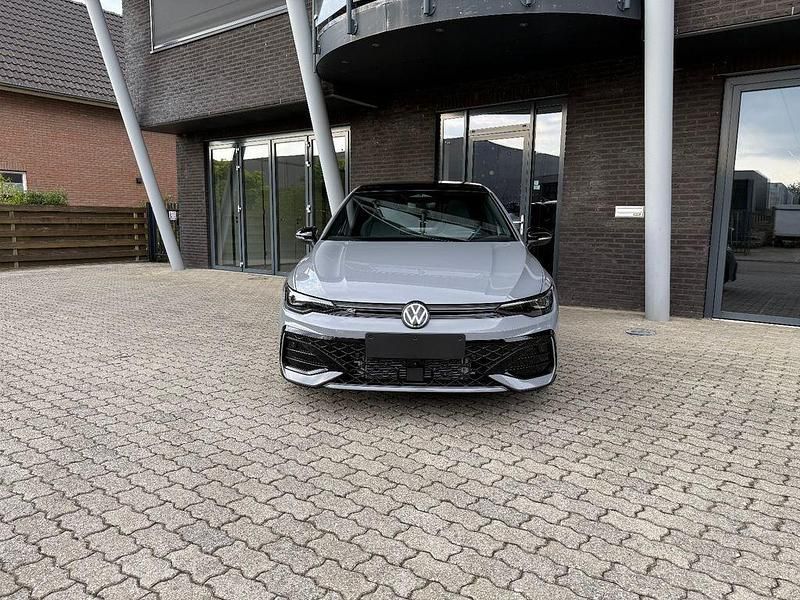 Neu VW Golf VIII Sportline 150 PS (110 kW) 2025 Grau Limousine