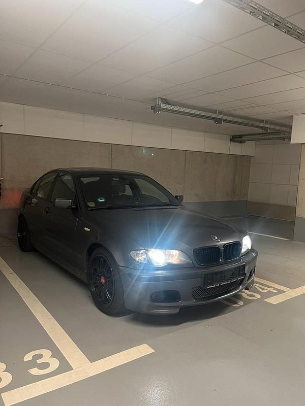 Grau Gebraucht 2003 BMW 330 M Sport Limousine | 5.950 € (Guter Preis) - Bild 1/4