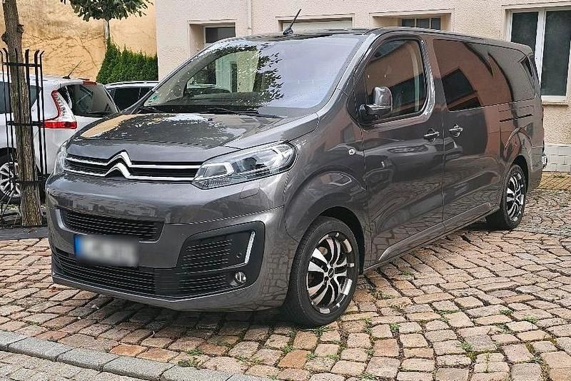Grau Gebraucht 2017 Citroën Spacetourer Van / Kleinbus | 28.000 € (Teuer) - Bild 1/1