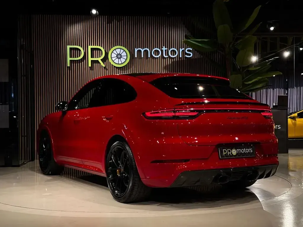 Gebraucht Porsche Cayenne Coupe GTS 460 PS (338 kW) 2021 Rot SUV