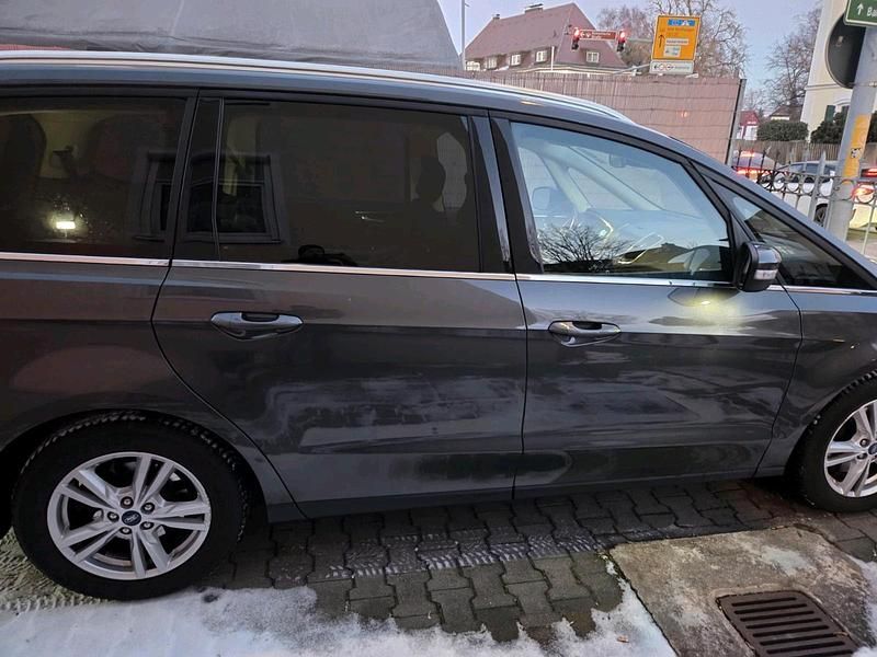 Gebraucht Ford Galaxy Titanium 150 PS (110 kW) 2021 Grau Van / Kleinbus