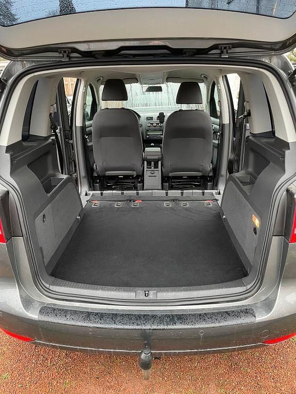 Gebraucht VW Touran Style 105 PS (77 kW) 2011 Grau Van / Kleinbus