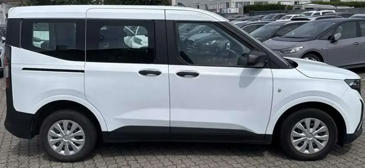 Gebraucht Ford Tourneo Courier Trend 125 PS (91 kW) 2024 Weiß Van / Kleinbus