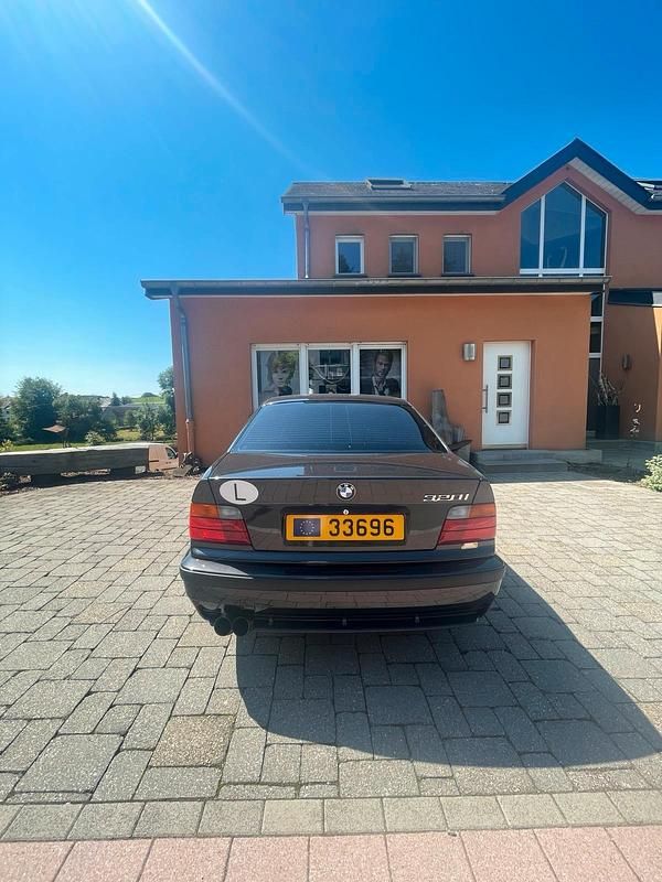 Gebraucht BMW 320 150 PS (110 kW) 1991 Schwarz Limousine