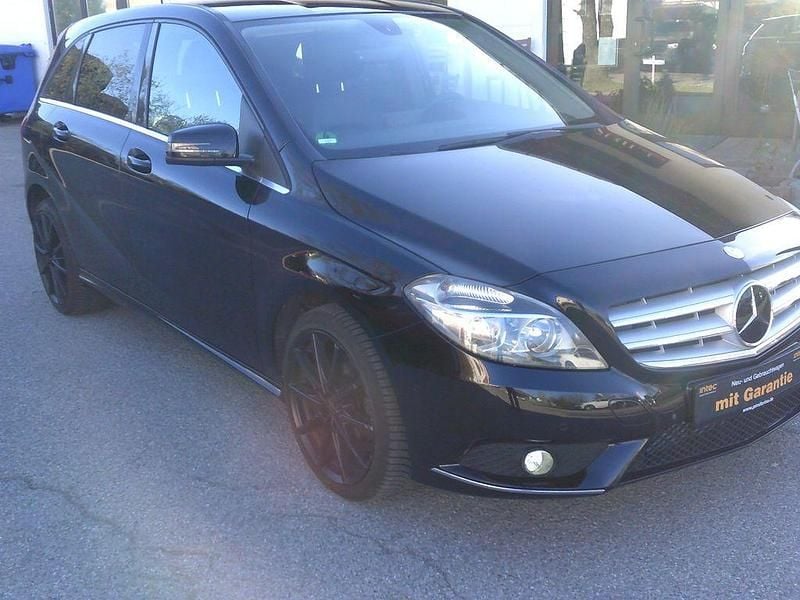 Gebraucht Mercedes B180 109 PS (80 kW) 2016 Schwarz Van / Kleinbus