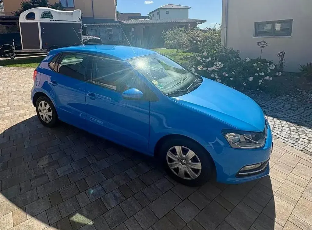 Gebraucht VW Polo 90 PS (66 kW) 2015 Blau Limousine