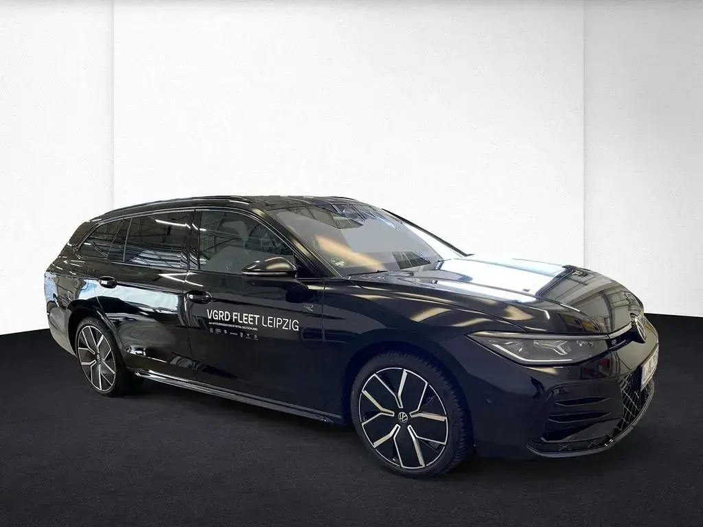 Gebraucht VW Passat R-line 272 PS (200 kW) 2025 Schwarz Kombi