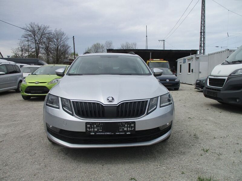 Silber Gebraucht 2018 Skoda Octavia Clever Kombi | 8.950 € (Fairer Preis) - Bild 1/4
