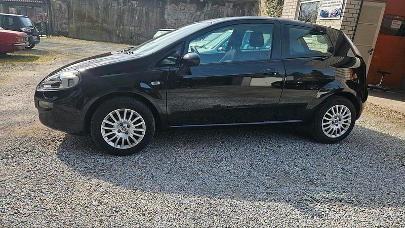 Gebraucht Fiat Punto 69 PS (50 kW) 2015 Schwarz Kleinwagen