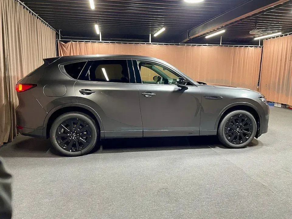 Neu Mazda CX-60 Homura-Line 328 PS (241 kW) 2025 Grau SUV