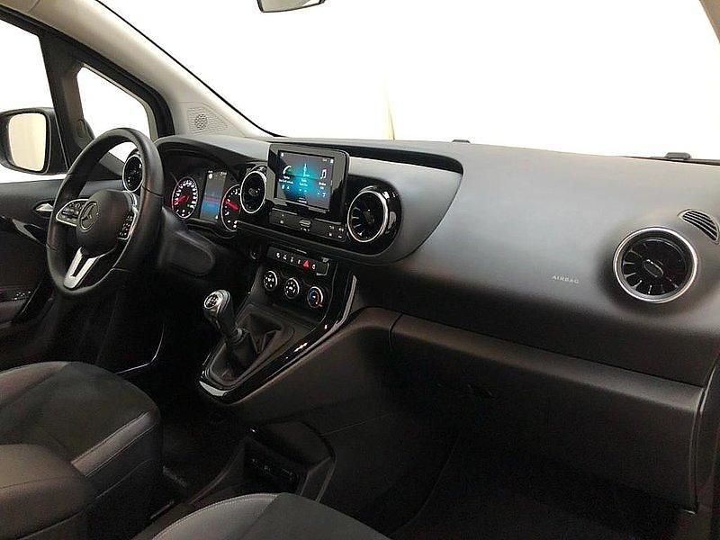 Gebraucht Mercedes T180 116 PS (85 kW) 2023 Cavansitblau metallic Van / Kleinbus