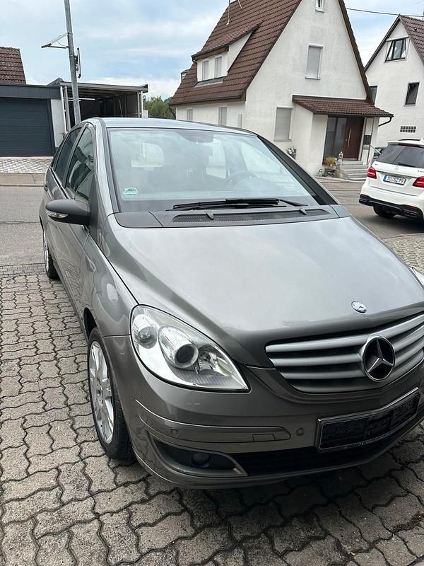 Grau Gebraucht 2005 Mercedes B170 Van / Kleinbus | 1.890 € (Guter Preis) - Bild 1/4