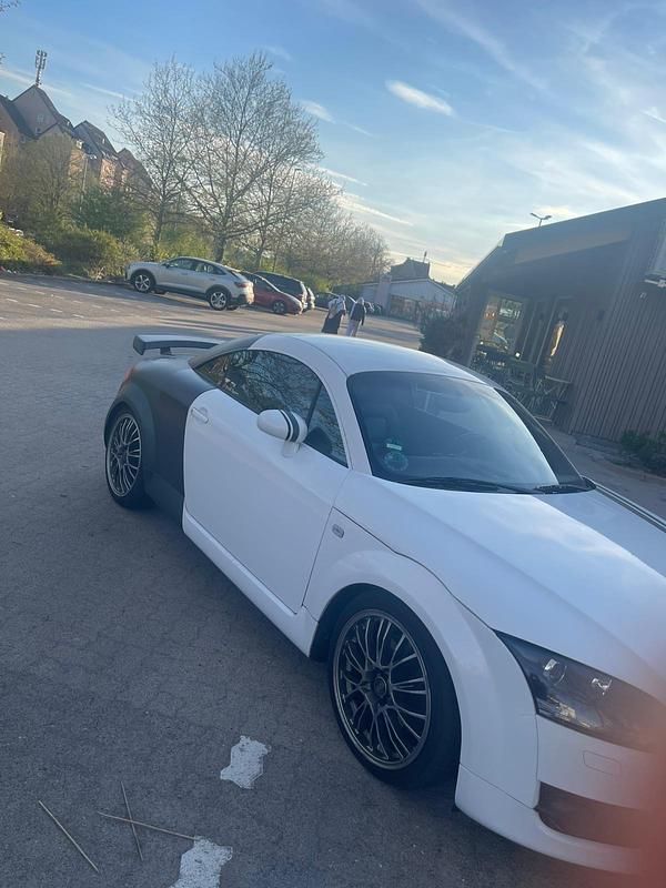 Second-hand Audi TT 180 CP (132 kW) 2000 Alb Coupe