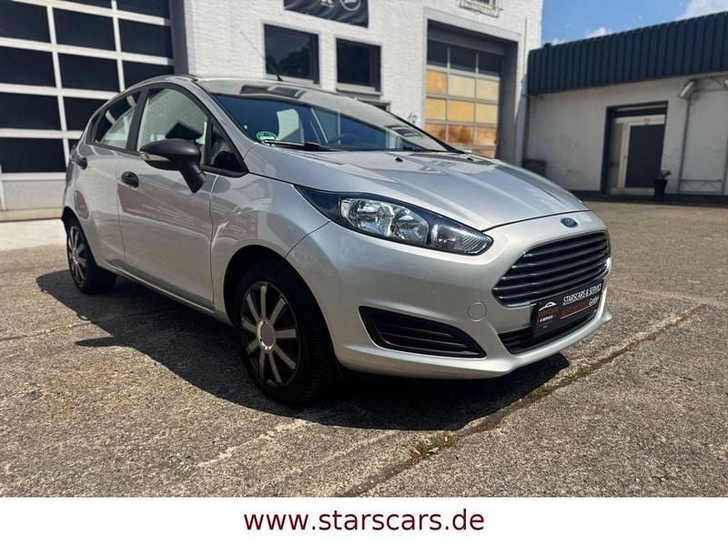 Grau Gebraucht 2017 Ford Fiesta Trend Limousine | 9.990 € (Fairer Preis) - Bild 1/4