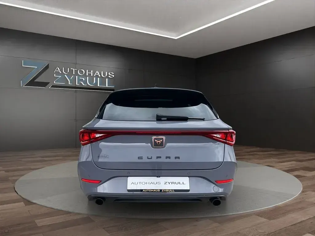 Używany Cupra Leon 245 KM (180 kW) 2023 Szary Sedan/Limuzyna