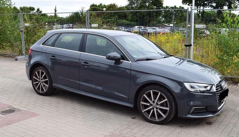 Grau Gebraucht 2020 Audi e-tron SUV | 17.500 € (Superpreis) - Bild 1/4