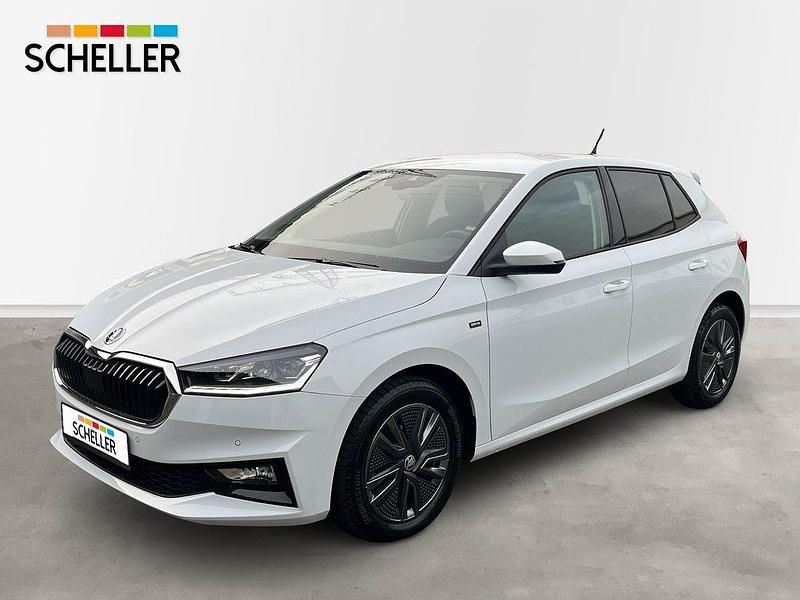 Weiß Gebraucht 2024 Skoda Fabia Selection Limousine | 19.900 € (Etwas zu teuer) - Bild 1/4