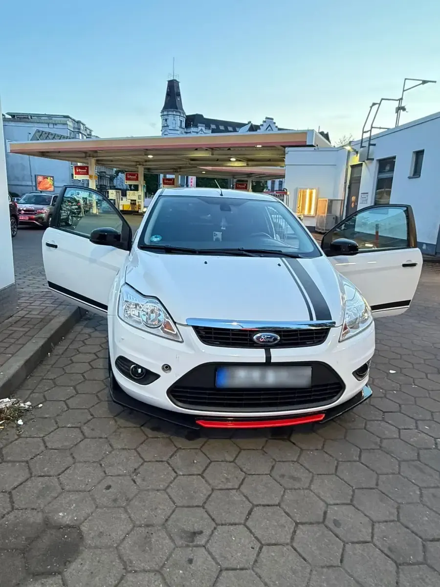 Gebraucht Ford Focus 116 PS (85 kW) 2010 Weiß Coupé