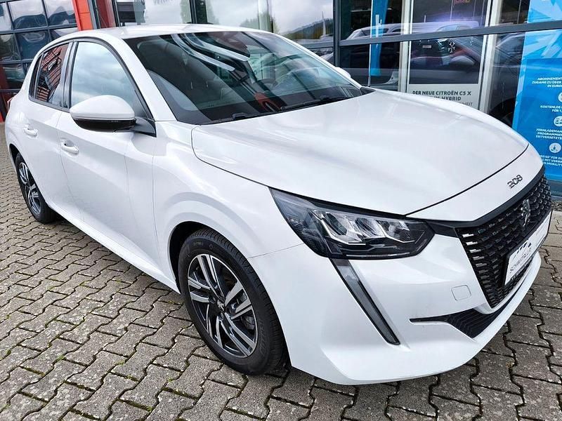 Weiß Gebraucht 2021 Peugeot 208 Allure Kleinwagen | 21.990 € (Teuer) - Bild 1/4