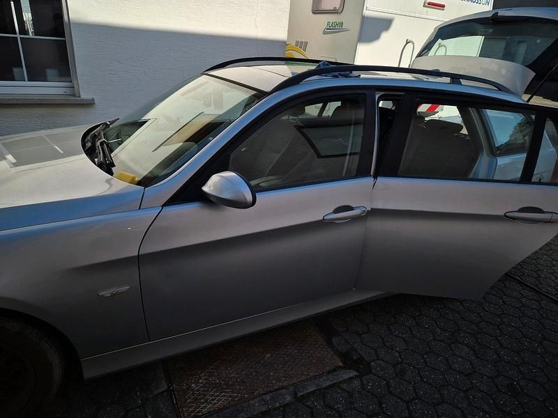 Gebraucht BMW 320 170 PS (125 kW) 2008 Silber Kombi