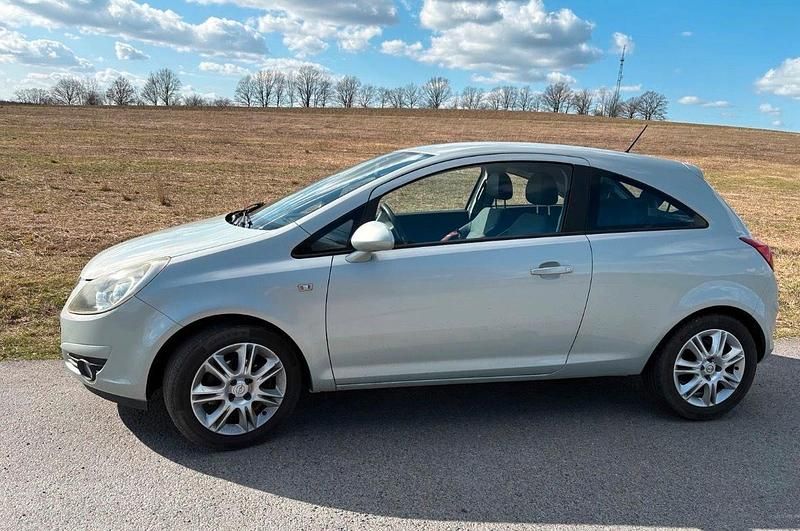 Gebraucht Opel Corsa 75 PS (55 kW) 2009 Silber Kleinwagen