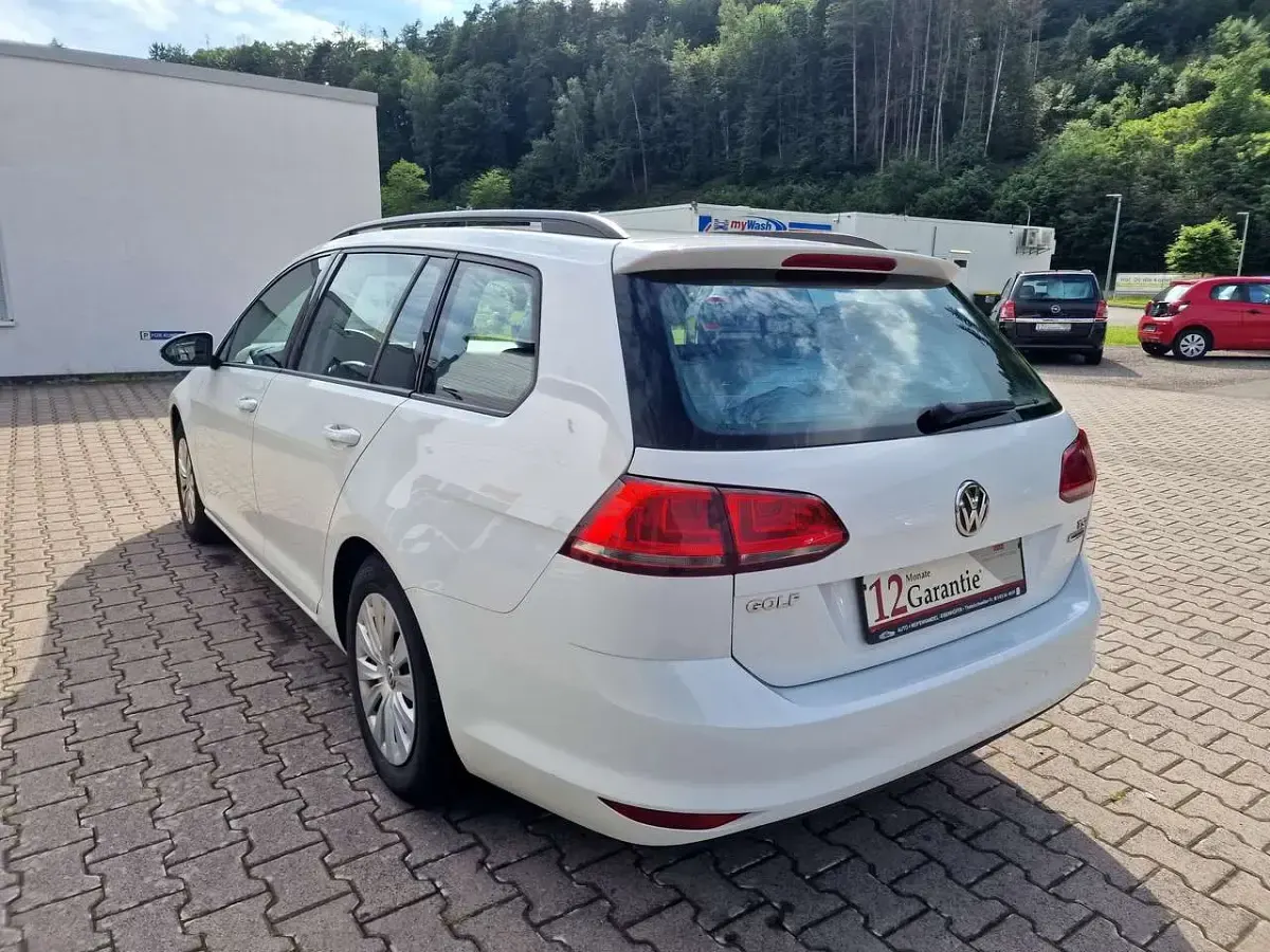 Gebraucht VW Golf VII Trendline 86 PS (63 kW) 2016 Pure white Kombi