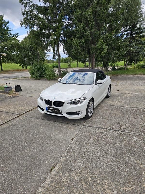 Weiß Gebraucht 2016 BMW 218 Advantage Cabrio | 24.500 € - Bild 1/4