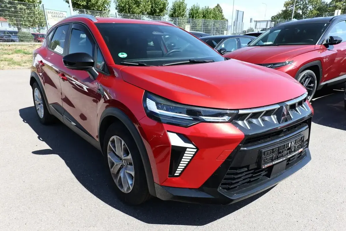 Gebraucht Mitsubishi ASX Plus 140 PS (102 kW) 2025 Sunrise red metallic SUV