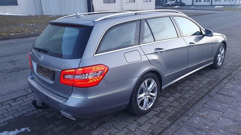 Gebraucht Mercedes E220 Avantgarde 170 PS (125 kW) 2013 Grau Kombi
