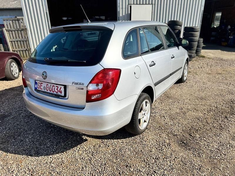 Gebraucht Skoda Fabia Active 90 PS (66 kW) 2012 Silber Kombi