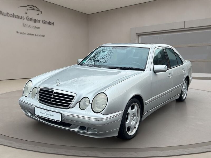 Silber Gebraucht 2001 Mercedes E240 Avantgarde Limousine | 2.980 € - Bild 1/4